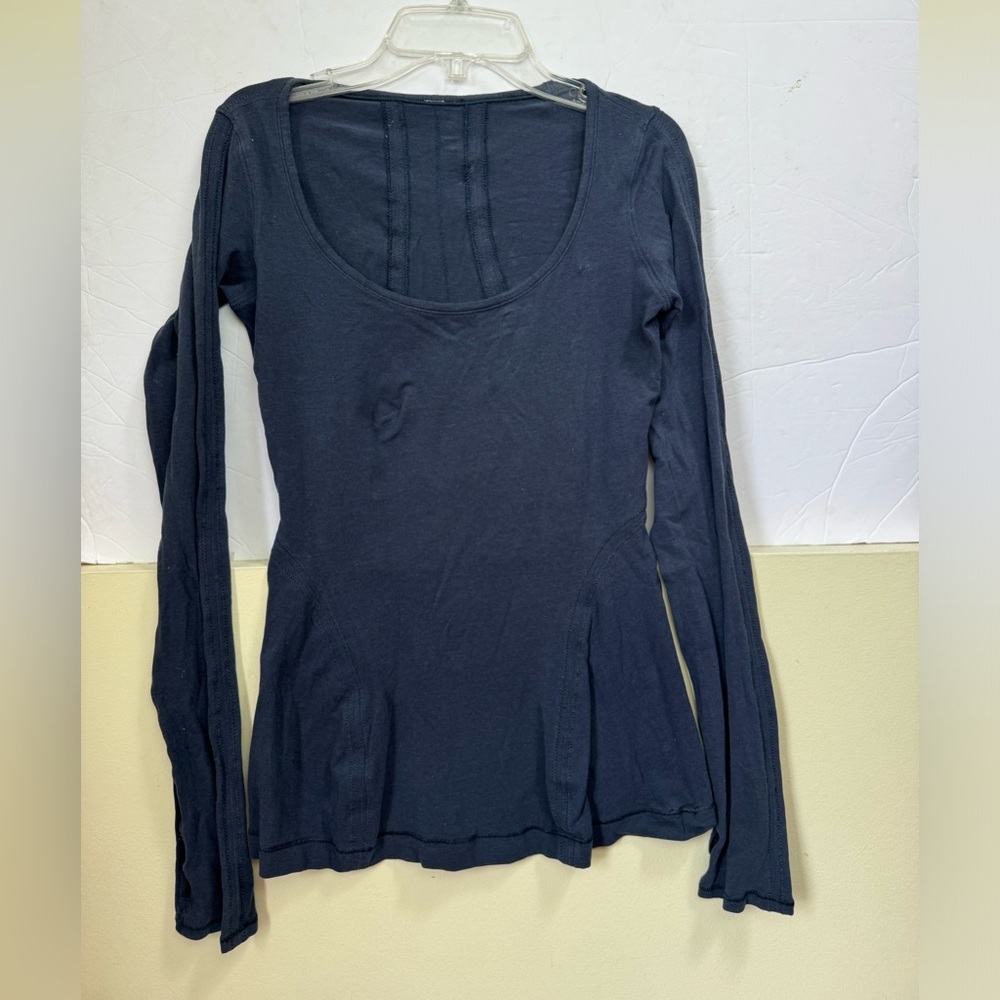 Lululemon Round Neck Lightweight Long Sleeve Stretch Fit Thumbholes Top Shirt 8